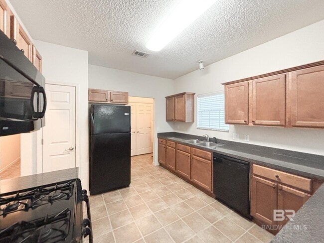 Building Photo - 12953 Churchill Dr
