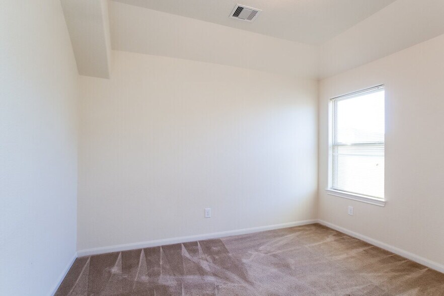 Building Photo - 3014 Rose Trace Dr