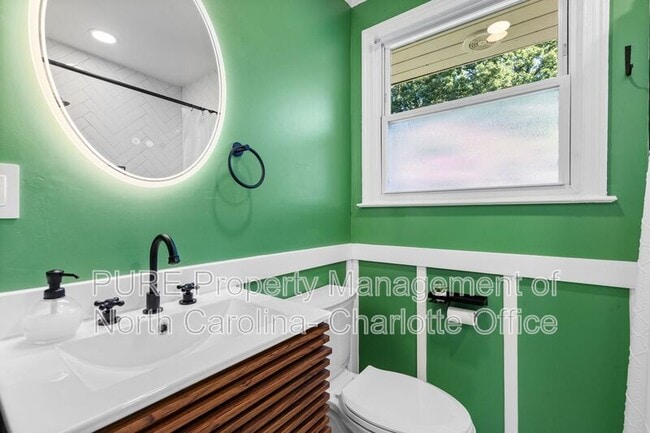 Building Photo - 1638 Academy St