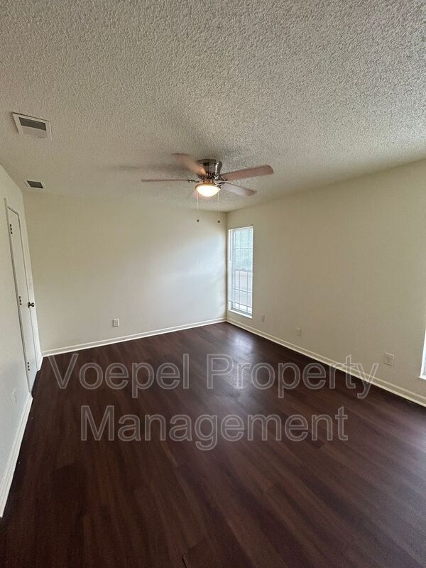 Building Photo - 10103 E 67th St