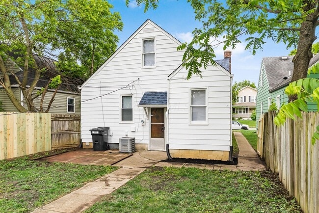 Building Photo - 1295 Wilson Ave