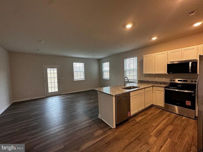 Building Photo - 163 Rae Ct