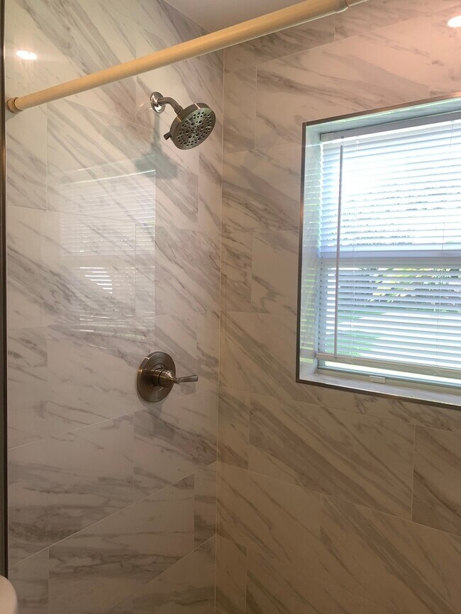 Building Photo - REMODELED 2 BR, 1 BATH 1 CAR GARAGE !