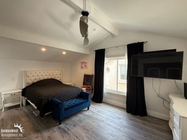 Building Photo - Modern 3Bdm 3Ba with Bonus Room Coastal Ho...
