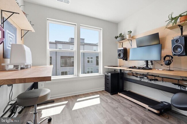 Building Photo - 44617 Wolfhound Sq