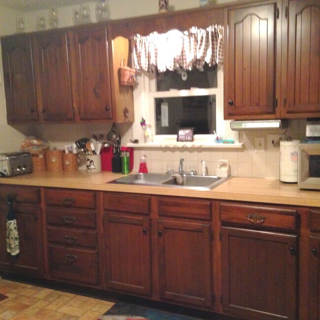 Building Photo - 1349 Newton St