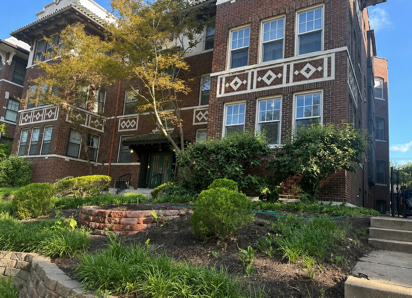 Building Photo - 5367 Pershing Ave