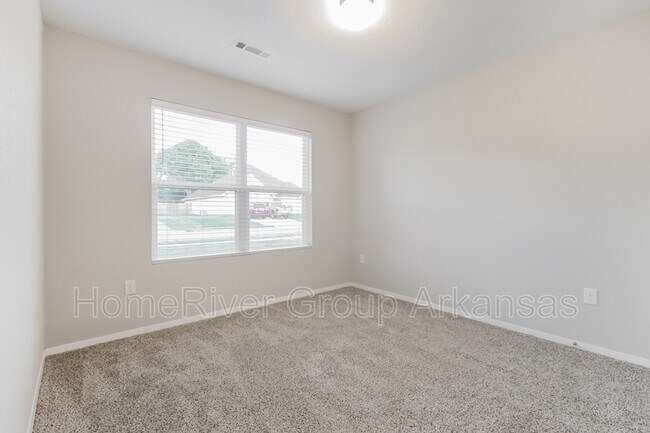 Building Photo - 3816 Rosebud Ln