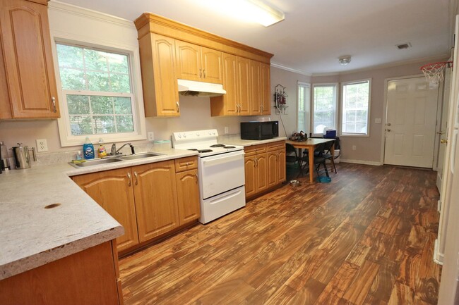 Building Photo - PRE-LEASING FOR AUGUST 2025! 4 Bedroom, 2 ...