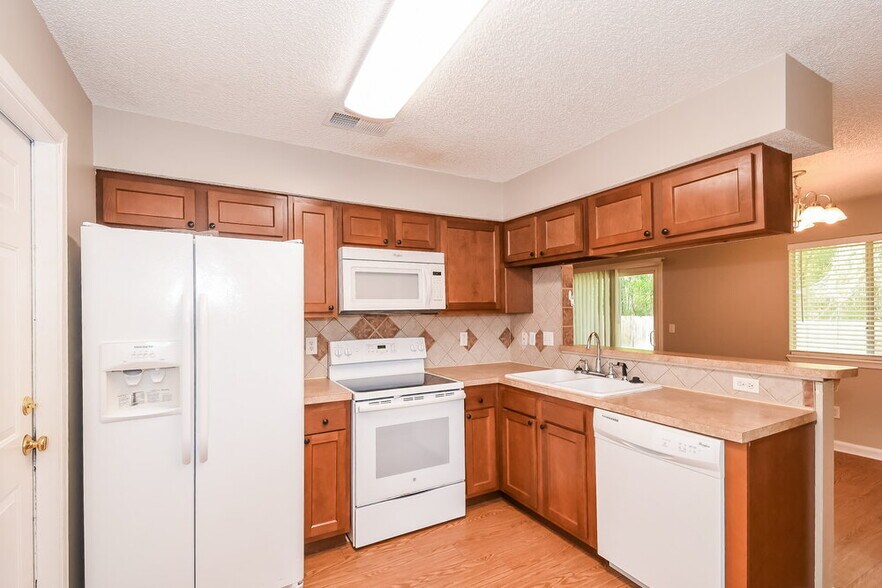 Building Photo - 542 Lewis Morris St