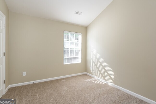 Building Photo - 5892 Village Loop