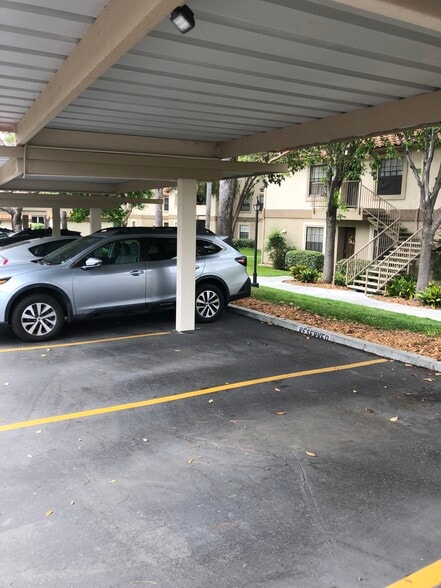 Parking - 10303 Azuaga St