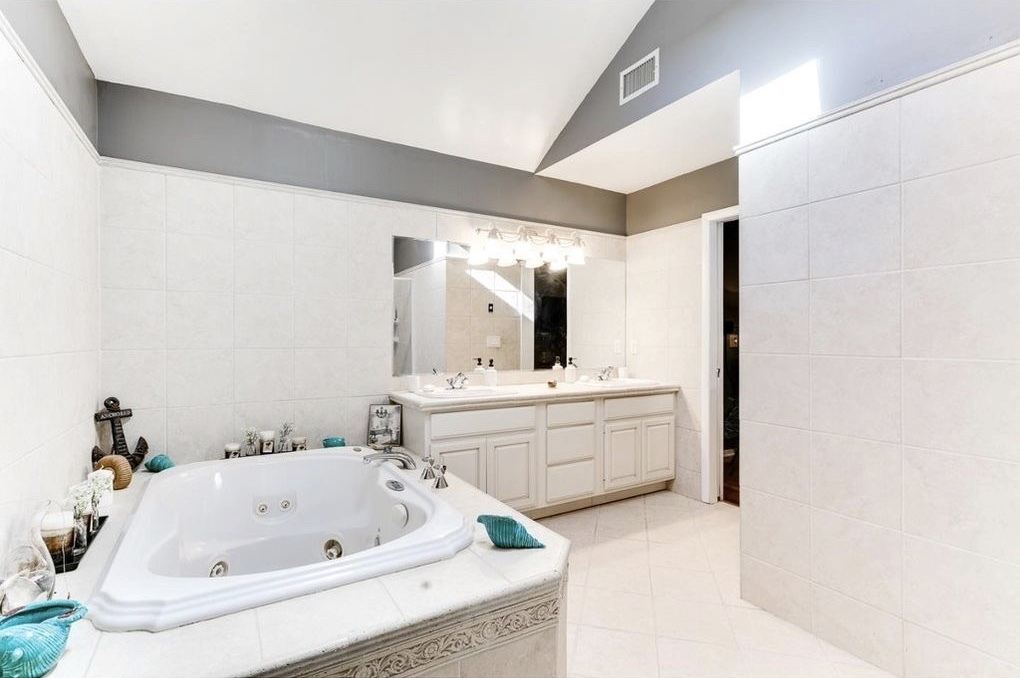 Master Bathroom - 801 Hughes Dr