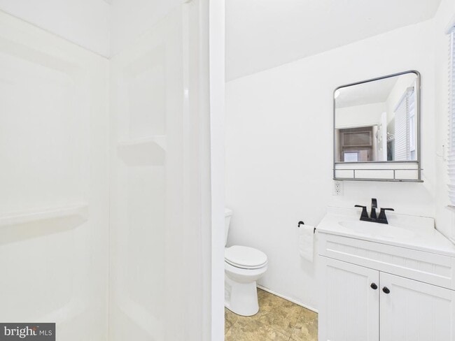 Building Photo - 1825 Carlton St