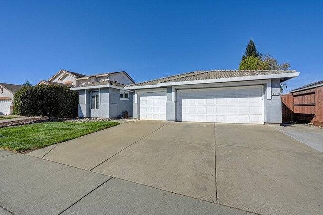 Building Photo - 238 St Tropez Ln