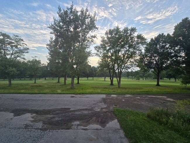Building Photo - Large 3 Bedroom Townhouse in Burrell Schoo...