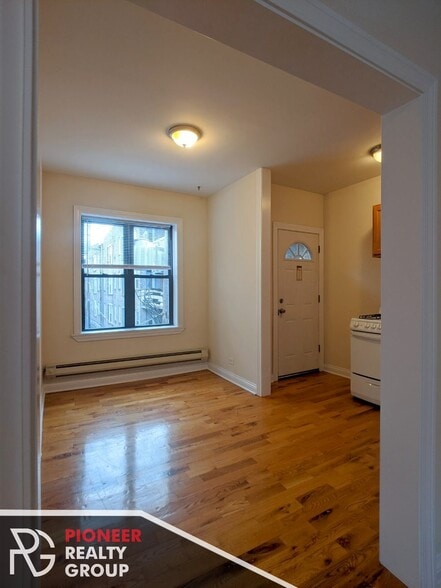 Building Photo - 3732 N Pine Grove Ave