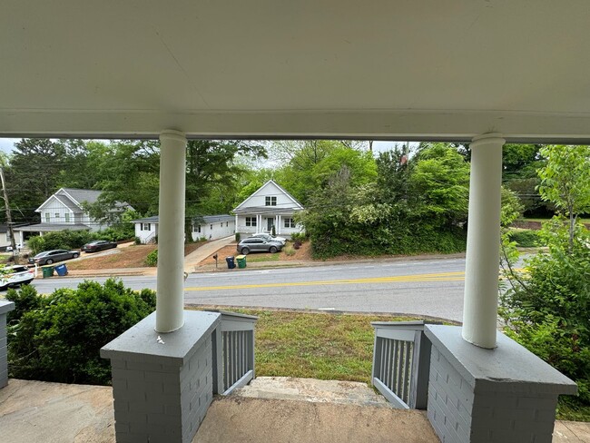 Building Photo - Gorgeous Fully Remodeled 2-Bedroom Home in...