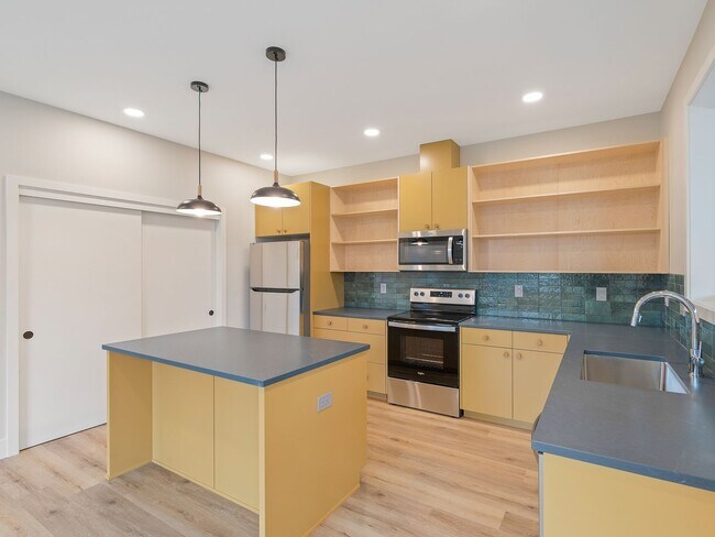 Building Photo - 3bed/2.5 Bath Duplex Unit New Construction in Woodstock Neighborhood