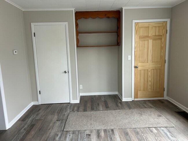 Building Photo - 112 W 3rd St N