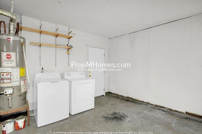 Building Photo - Fully Updated Home in Aloha - Large Yard!