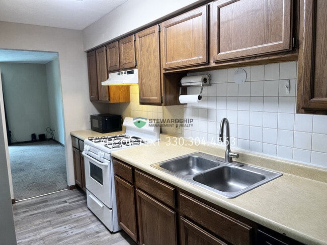 Building Photo - 931 Trimble Dr