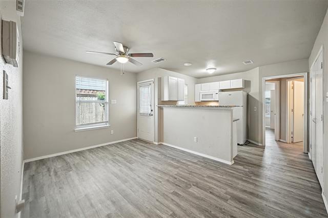 Building Photo - 1317 Village Garden Dr