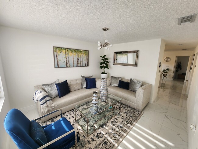 Building Photo - 1285 W 39th Pl