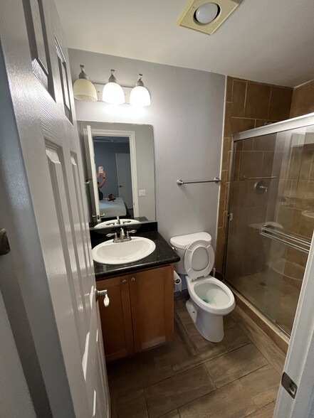 In Suite Bathroom #2 - 5540 Lindo Paseo