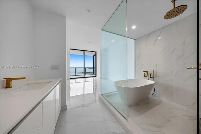 Building Photo - 700 NE 24th St