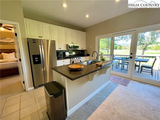 Building Photo - 419 E Landing Dr