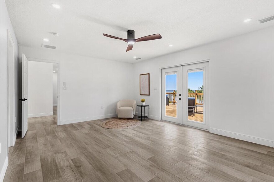 Building Photo - 650 69th Ave S