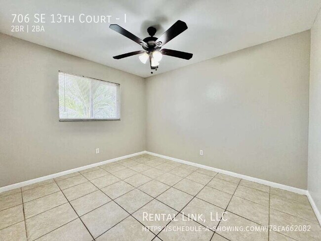 Building Photo - 706 SE 13th Ct