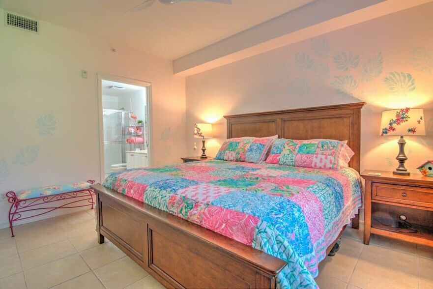 Building Photo - 9165 Celeste Dr