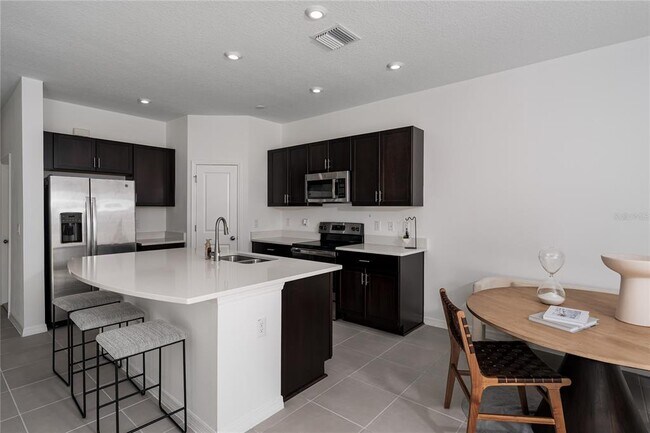 Building Photo - 6345 Willowside St