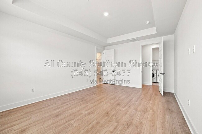 Building Photo - 3084 Claredon St
