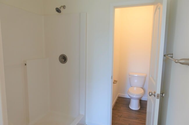 Building Photo - 176 Bur Oak Dr