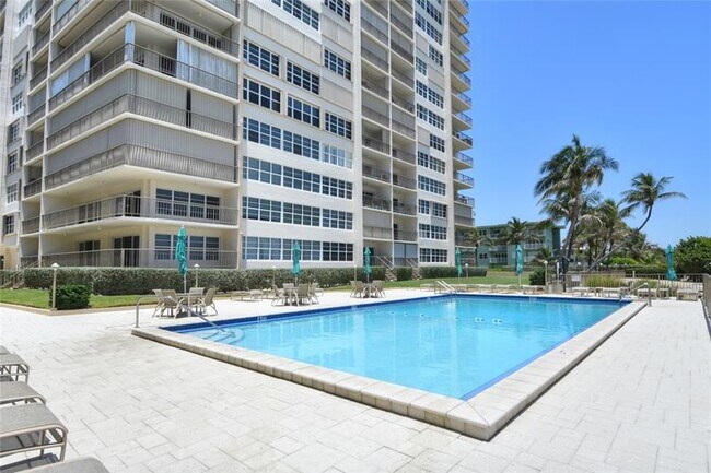 Building Photo - 1021 Hillsboro Mile