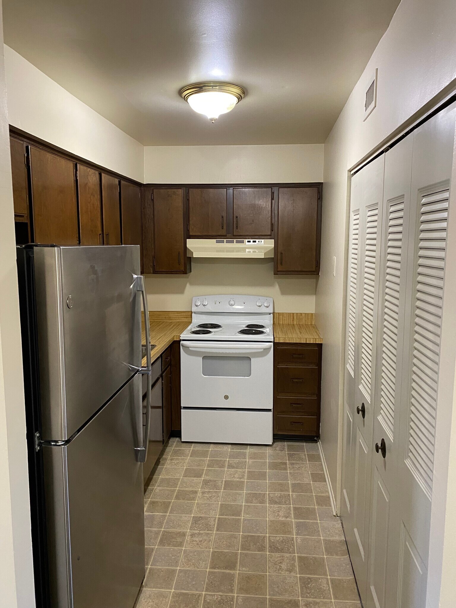 Building Photo - 1022 Gum Pl