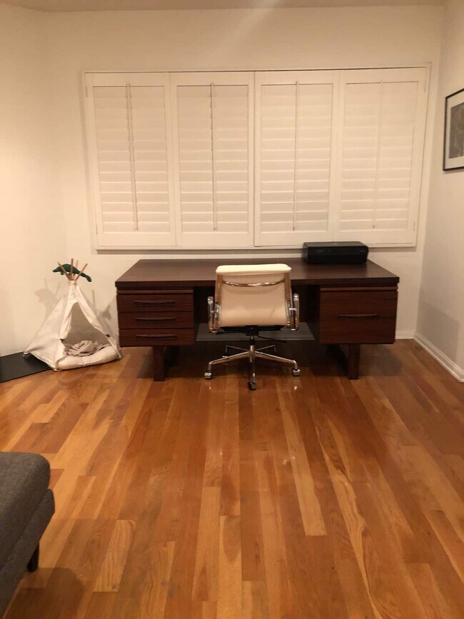 LIVING ROOM DESK - 8101 Gould Ave