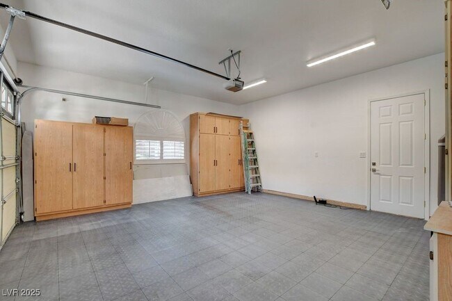Building Photo - 2132 Lookout Point Cir