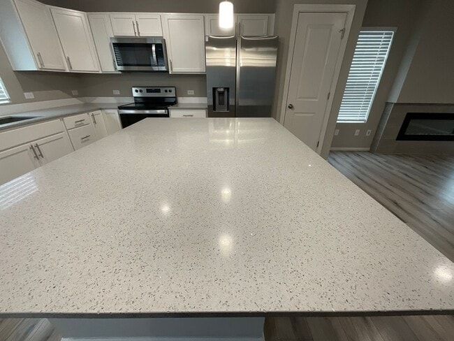 Building Photo - Beautiful 4 Bedroom, 2.5 Bath Home Available November 1st!