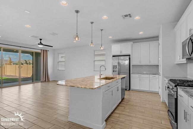 Primary Photo - Beautiful 3Bdm 2Ba Home with Modern Upgrad...