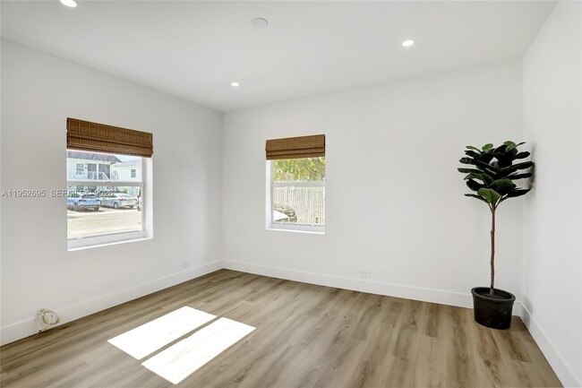 Building Photo - 3671 NE 11th Ave