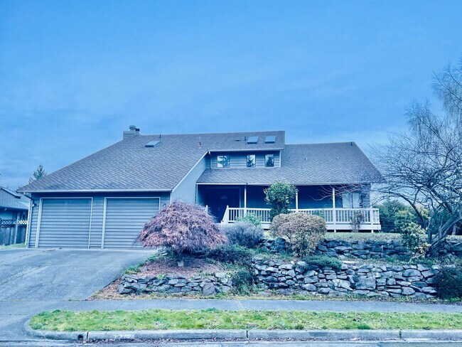 Building Photo - Luxurious 4-Bedroom Retreat with Mount Rainier Views in Dash Point