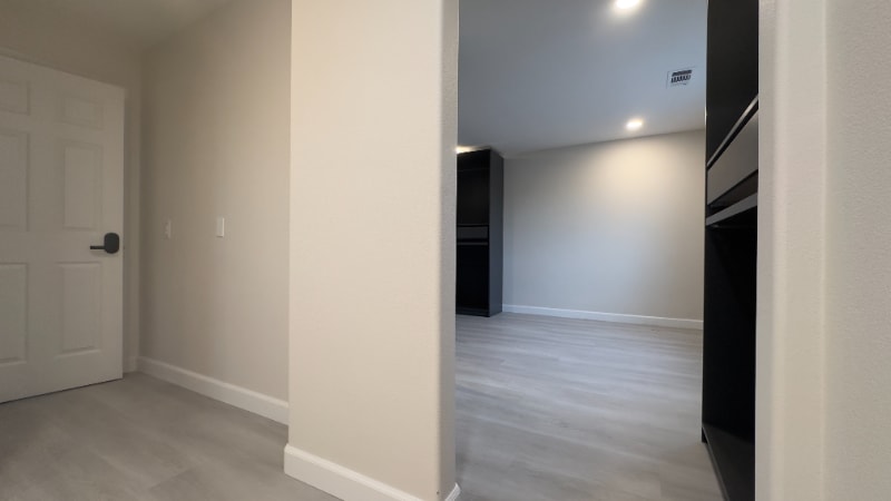 Building Photo - 39391 Tiburon Dr