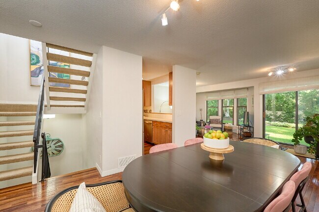 Building Photo - "Charming 3-Bed Townhouse with Scenic View...