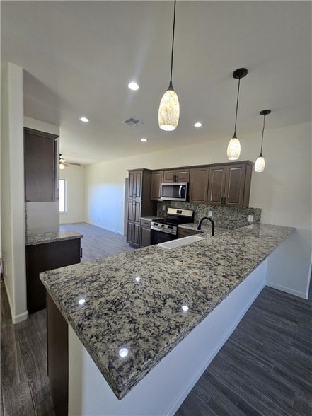 Building Photo - 2561 N Ridge Ave