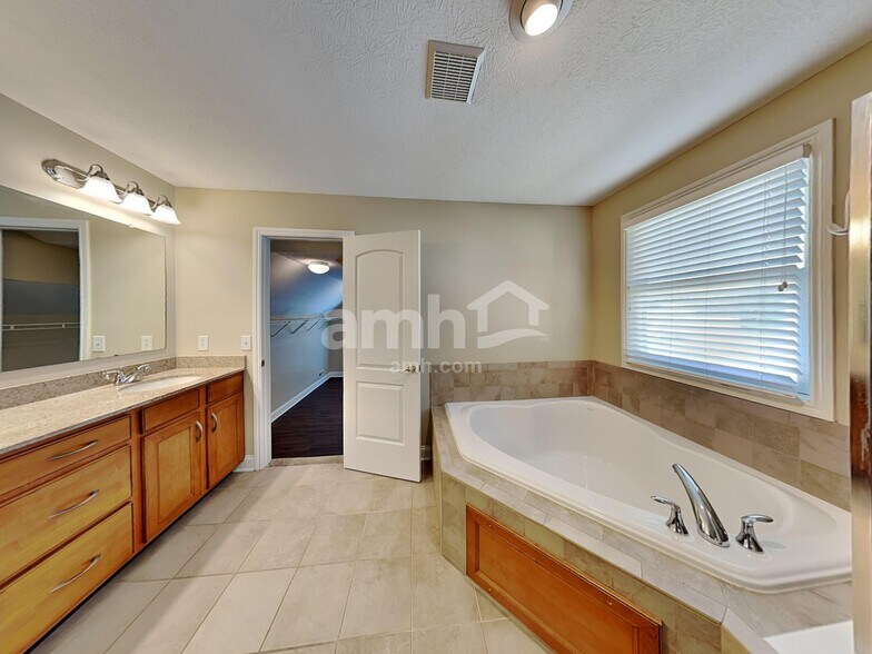 Building Photo - 942 Mill Run Dr