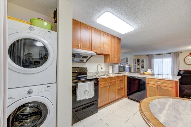 Building Photo - 1901 S Voss Rd